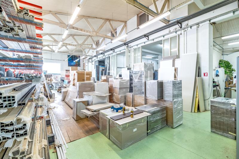 Velika Gorica, iroda, raktár és gyártócsarnok 1600 m²-en, 3580 m²-es telken - 2