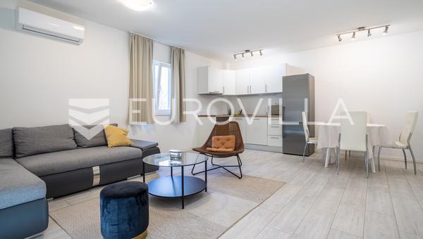 Split-Marjan, eylül ayından itibaren kiralık geniş iki yatak odalı daire