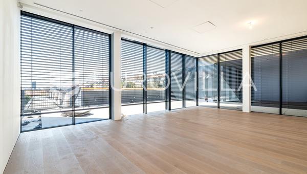 Luksuzan trosoban dvoetažan penthouse u Kaptol centru