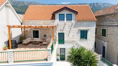 Kaštela, Kaštel Sućurac, predivna kamena kuća uz more