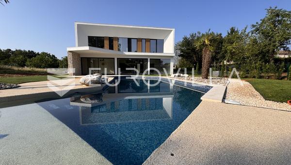 Istrien, Tinjan - EXKLUSIVE Villa mit Swimmingpool und Sportplatz auf 2935 m²