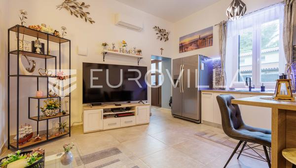 Istria, Pula, Stoja - cómodo apartamento de cuatro habitaciones con jardín cerca de la playa