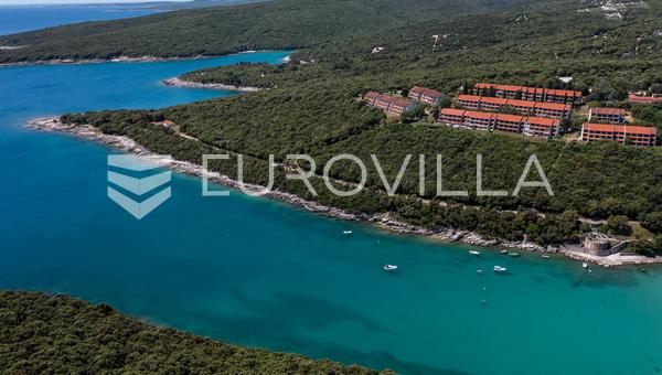 Istrien, Duga Uvala, stueetage, renoveret lejlighed i landsbyen med havudsigt, 150 m fra s