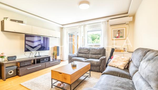 Zagrzeb, Sesvete, trzypiętrowe czteropokojowe mieszkanie z ogrodem, 100 m²