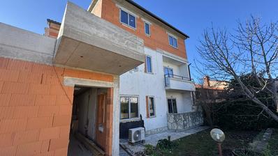Istra, Pulj, prenovljeno stanovanje s tremi spalnicami in parkiriščem, 90 m²