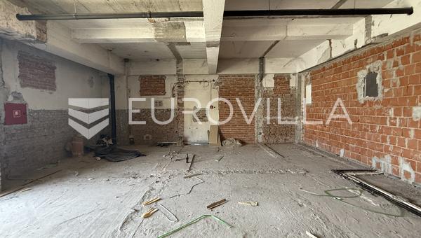 Osijek, Čepin, espaço comercial inacabado, área de 81 m².