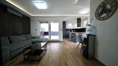 Zadar, Bili brig luksuzno opremljen trosobni i jednosobni stan s teretanom i spa centrom 241 m²