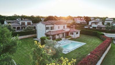 Istra, Sveti Lovreč, kamena vila 200 m² s bazenom, velikim vrtom i pogledom na more