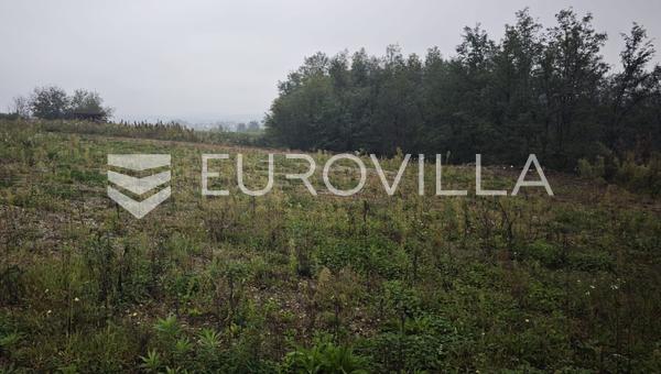 Карловац, Елаши, участок под застройку 5631 м2, в тихом месте.