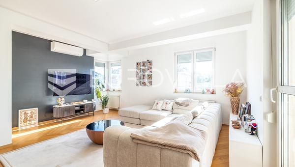 Záhřeb, Sveti Duh, elegantní třípokojový byt, dvě terasy, zahrada a garáž, 149 m²