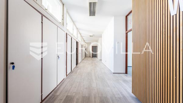 Split, Zvonimirova Street, spacious office 162 m²