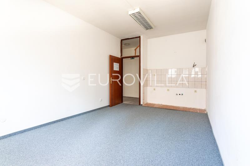 Split, Zvonimirova Straat, ruim kantoor 162 m² - 14