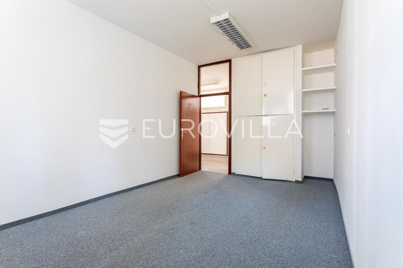 Split, Zvonimirova Straat, ruim kantoor 162 m² - 11