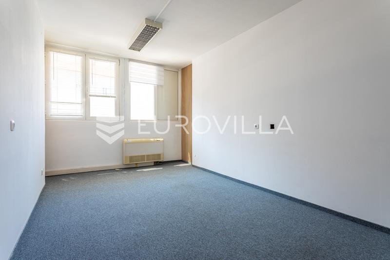 Split, Zvonimirova Straat, ruim kantoor 162 m² - 3