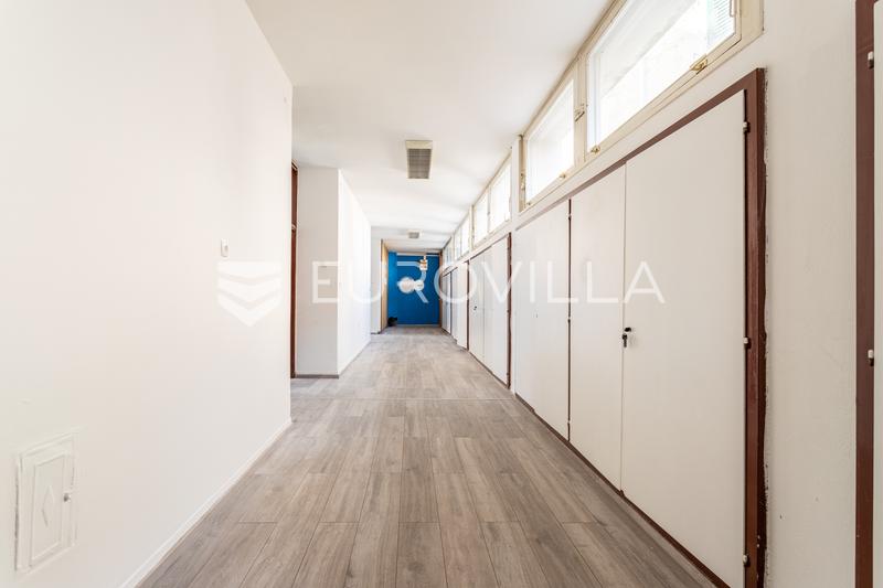 Split, Zvonimirova Straat, ruim kantoor 162 m² - 7
