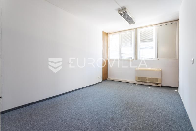 Split, Zvonimirova Straat, ruim kantoor 162 m² - 10
