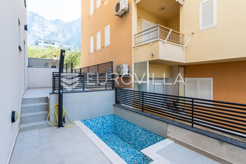 Makarska, attraktiv toværelses lejlighed med en rummelig terrasse, swimmingpool, altaner og en - 4