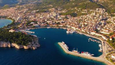 Makarska, byggmark med havsutsikt