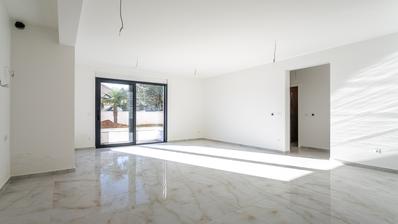 Ciovo, Okrug Gornji - apartamento de dois quartos no rés-do-chão com jardim e piscina privativa