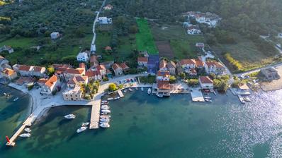 Peljesac, Broce, rakennustontti 2948 m²