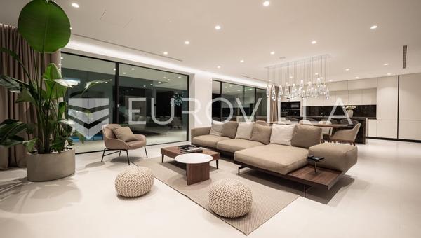Podstrana, eine Luxusvilla mit Pool und atemberaubendem Meerblick