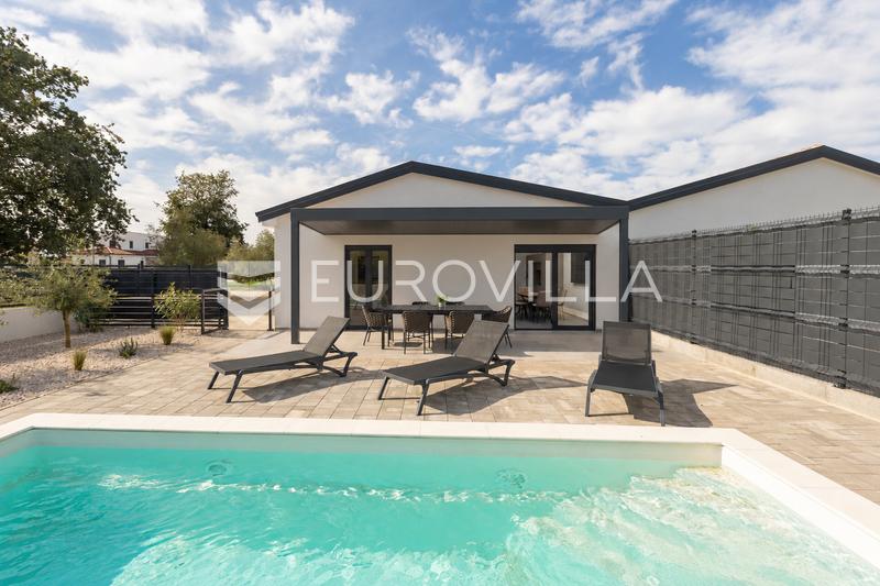 Istria, Poreč, three bedroom single-storey home with a pool and privacy - 3