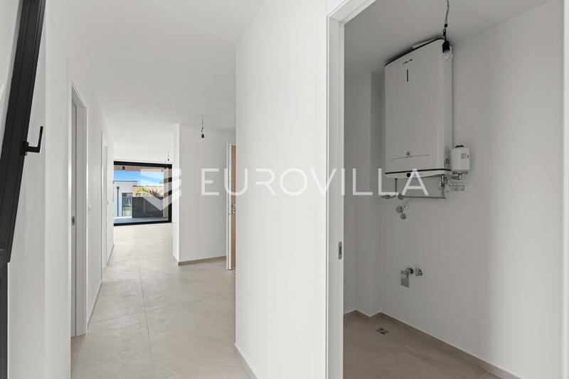 Istria, Novigrad, appartamento bilocale al 1° piano di 98 m² in un moderno edificio di nuova costruzione, parcheggio, piscina - 5