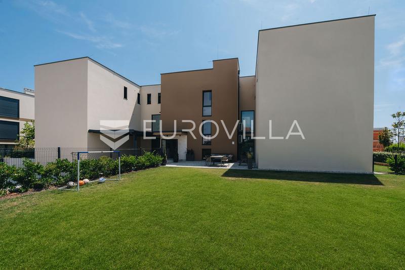 Istria, Novigrad, appartamento bilocale al 1° piano di 98 m² in un moderno edificio di nuova costruzione, parcheggio, piscina - 19