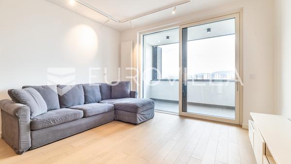 Zagreb, Heinzelova VMD, trosoban stan, PRVI NAJAM, 76 m² garazno parkirno mjesto