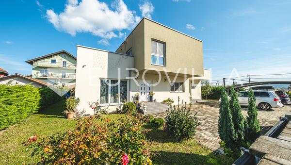 Samobor, linda casa moderna com espaço comercial de 301 m²
