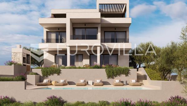 Rogoznica'da, plaja 50 metre mesafede, yüzme havuzlu modern villa.