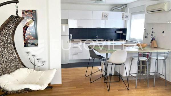Záhřeb, Sveta Klara - krásně zařízený třípokojový byt o rozloze 87 m² s prostornou terasou, p