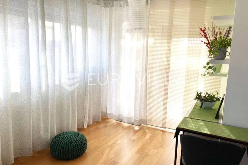 Zagreb, Sveta Klara - kauniisti kalustettu kolmion asunto, 87 m², tilavalla terassilla, p - 9