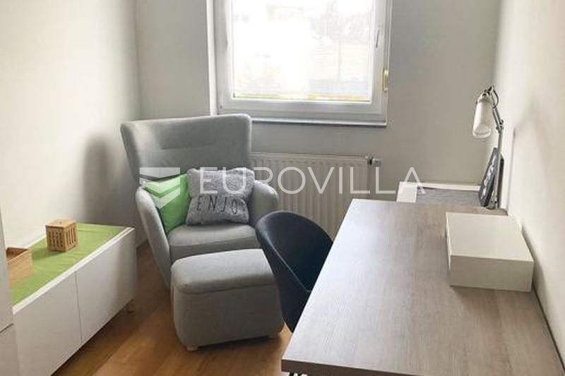 Zagreb, Sveta Klara - kauniisti kalustettu kolmion asunto, 87 m², tilavalla terassilla, p - 10