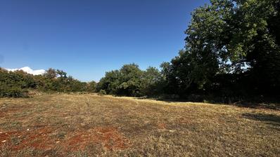 İstra, Grožnjan Bölgesi - Sakin Yeşil Bir Ortamda 809 m² Arsa