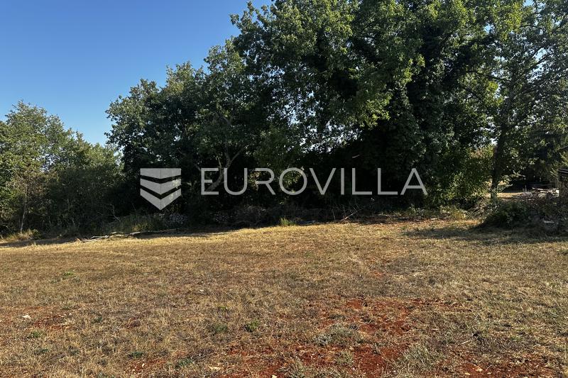 Istra, Grožnjan Area - Building Plot of 809 m² in a Peaceful Green Setting - 3
