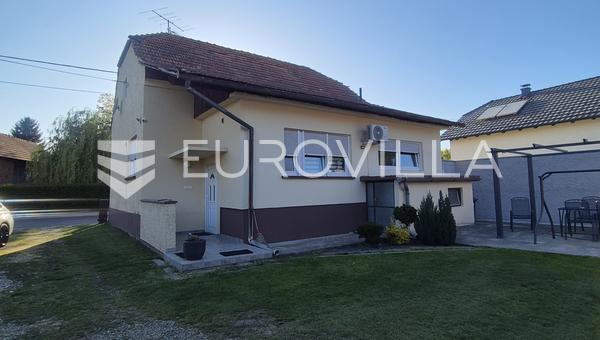 Nedelisce, Slakovec, familiehus til salg med rummelig have og garage