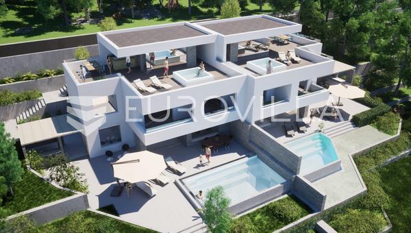 Podgora, izuzetno atraktivno zemljište s lokacijskom dozvolom i panoramskim pogledom na more