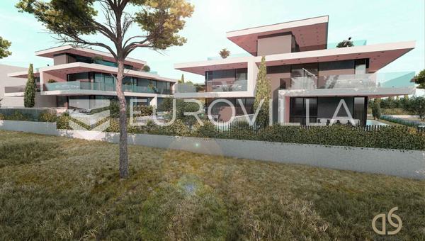 Istri, Rovinj - Ylellinen 2-tasoinen kolmen makuuhuoneen huoneisto 1. kerroksessa, NKP 175,78m2 ja katolla oleva loggia