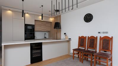 Njivice, Isla de Krk, apartamento de dos plantas de 104,45 m² con piscina