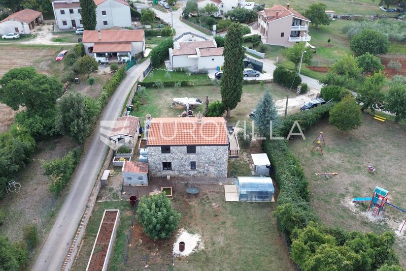 Ližnjan, Valtura, šarmantna kamena kuća s prostranim građevinskim zemljištem - 5