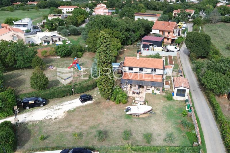 Ližnjan, Valtura, šarmantna kamena kuća s prostranim građevinskim zemljištem - 7
