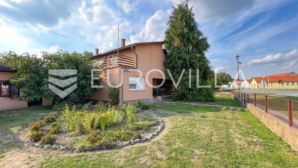 Donji Miholjac, Rakitovica - Spacious Family House with Large Garden