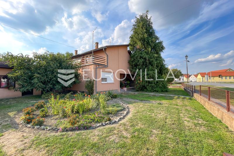 Donji Miholjac, Rakitovica - Spacious Family House with Large Garden - 1