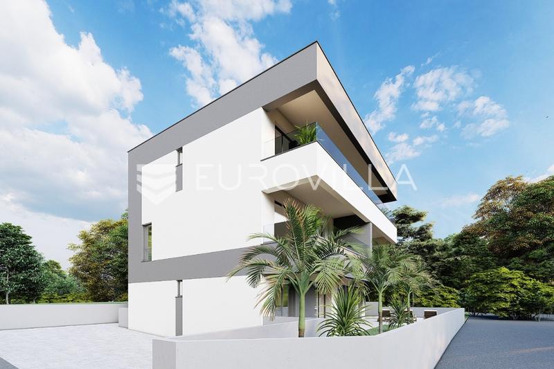 Zadar, Rovanjska, three-bedroom apartment on the ground floor with garden