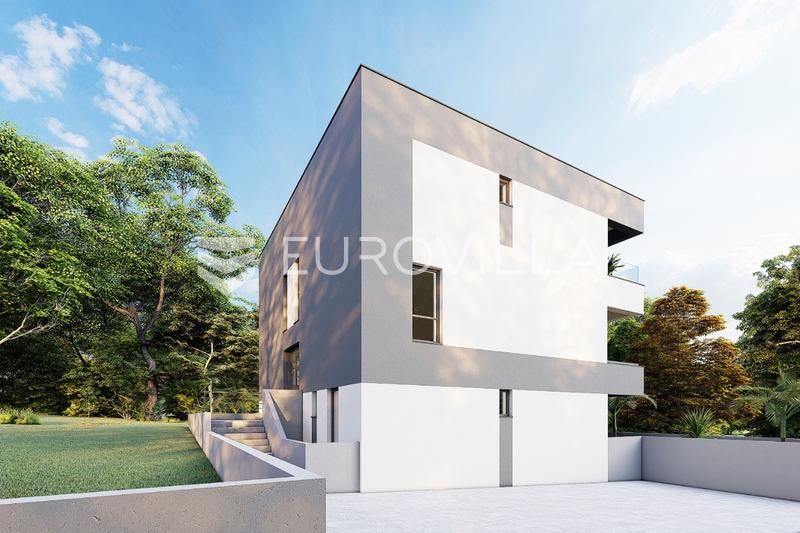 Zadar, Rovanjska, three-bedroom apartment on the ground floor with garden