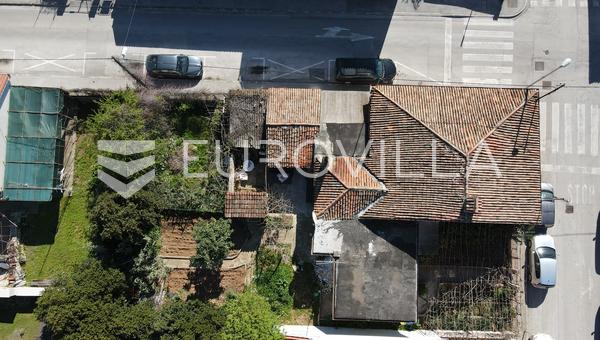 Pula, Kaštanjer, kuća u nizu 149.24 m², prilika za investitore, TOP lokacija