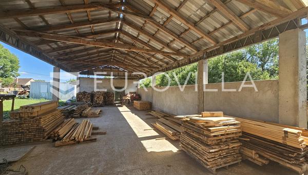 Osijek, Poganovci, Aserradero completamente operativo en 1.500 m² de terreno.