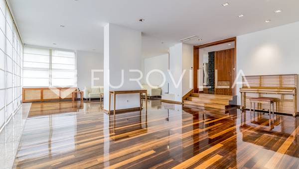 Zagreb, Mlinovi, villa de lujo de 860 m² en una parcela de 2600 m²