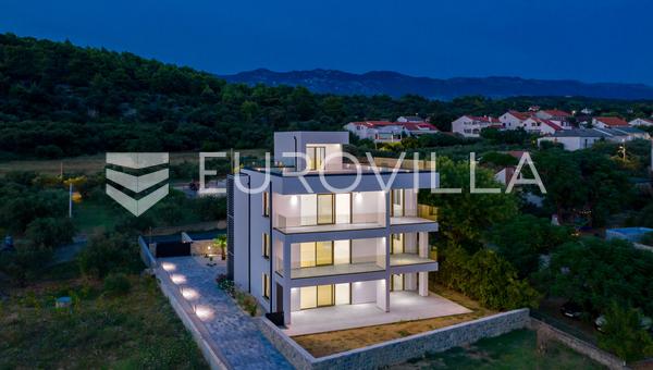 Rab Adası, Barbat, modern üç odalı daire 107 m², deniz manzaralı